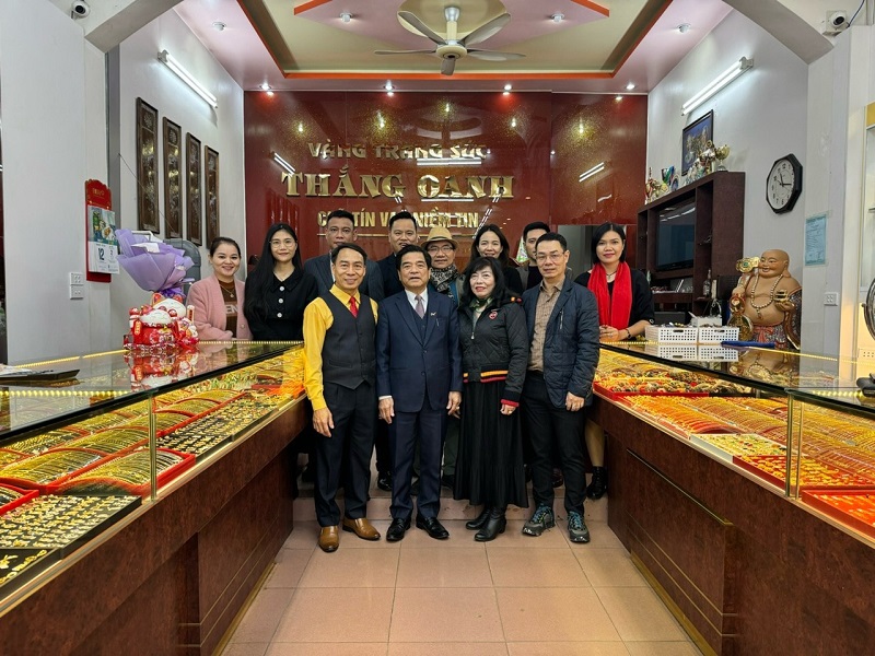 Đoàn lãnh đạo Trung ương Hội Mỹ nghệ Kim hoàn Đá quý Việt Nam thăm doanh nghiệp và gia đình Vàng bạc Thắng Oanh - Tỉnh Bắc Kạn